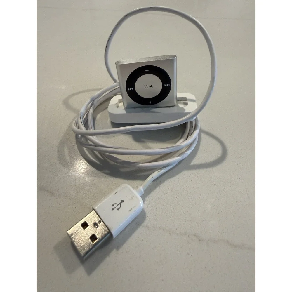 Apple IPod Shuffle 4th Generation Bundle 2 GB Silver Working W/New Headphones